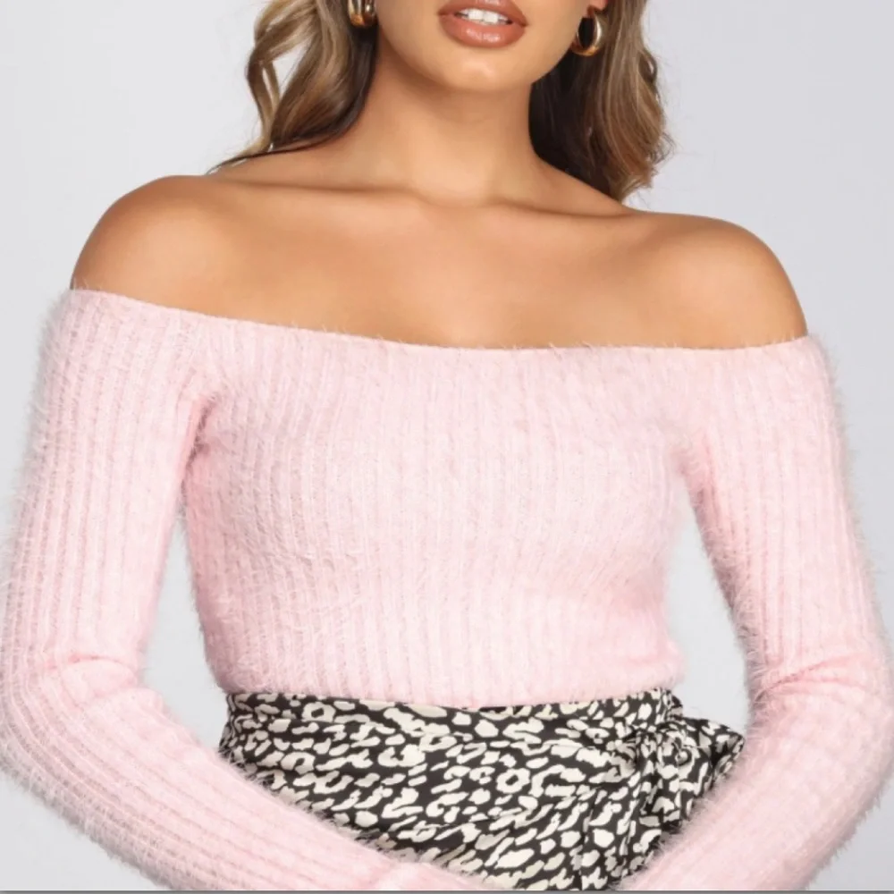 🚫SOLD🚫NWOT Windsor off the shoulder eyelash/ fuzzy knit cropped sweater sz M - Picture 2 of 10